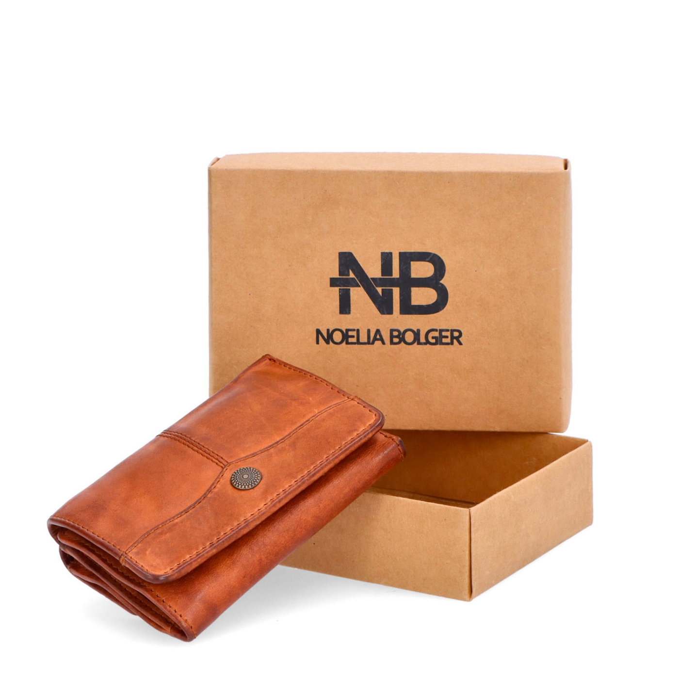 Minimalistická kožená peněženka s prošíváním Noelia Bolger materiál kůže zapínání na cvoček barva koňaková velikost malá 5129 NB KO Krabička