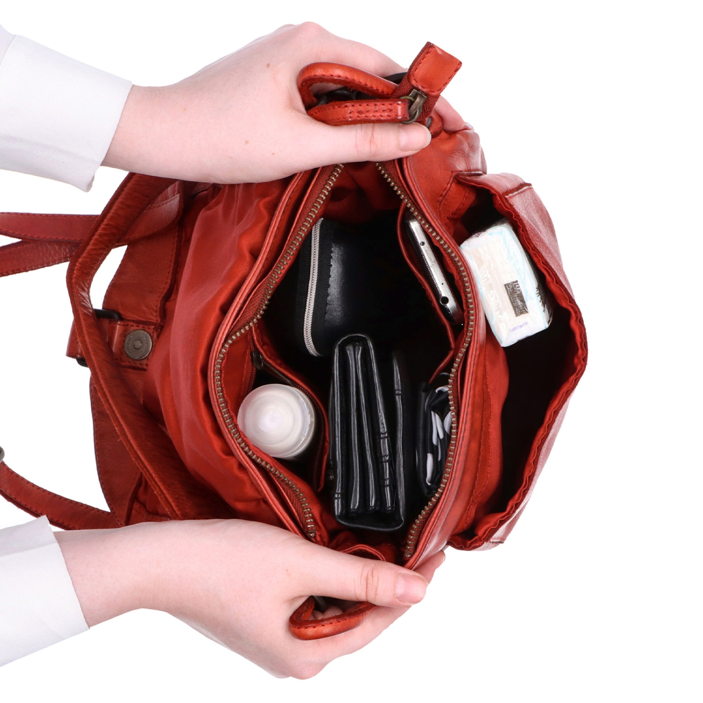 Kožená crossbody kabelka se zdobenou klopou Noelia Bolger materiál kůže zapínání s klopou barva červená velikost střední NB 2030 CV Vnitřek