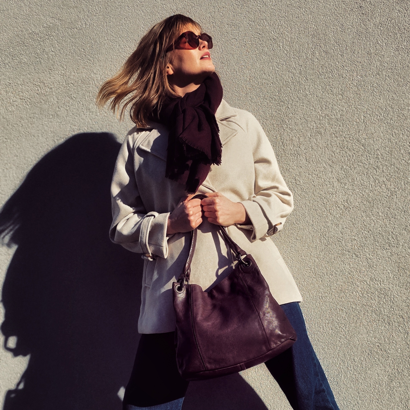 Kožená kabelka přes rameno s bočními kapsami Noelia Bolger materiál kůže zapínání na zip barva hnědá velikost střední NB 2063 H Lifestyle