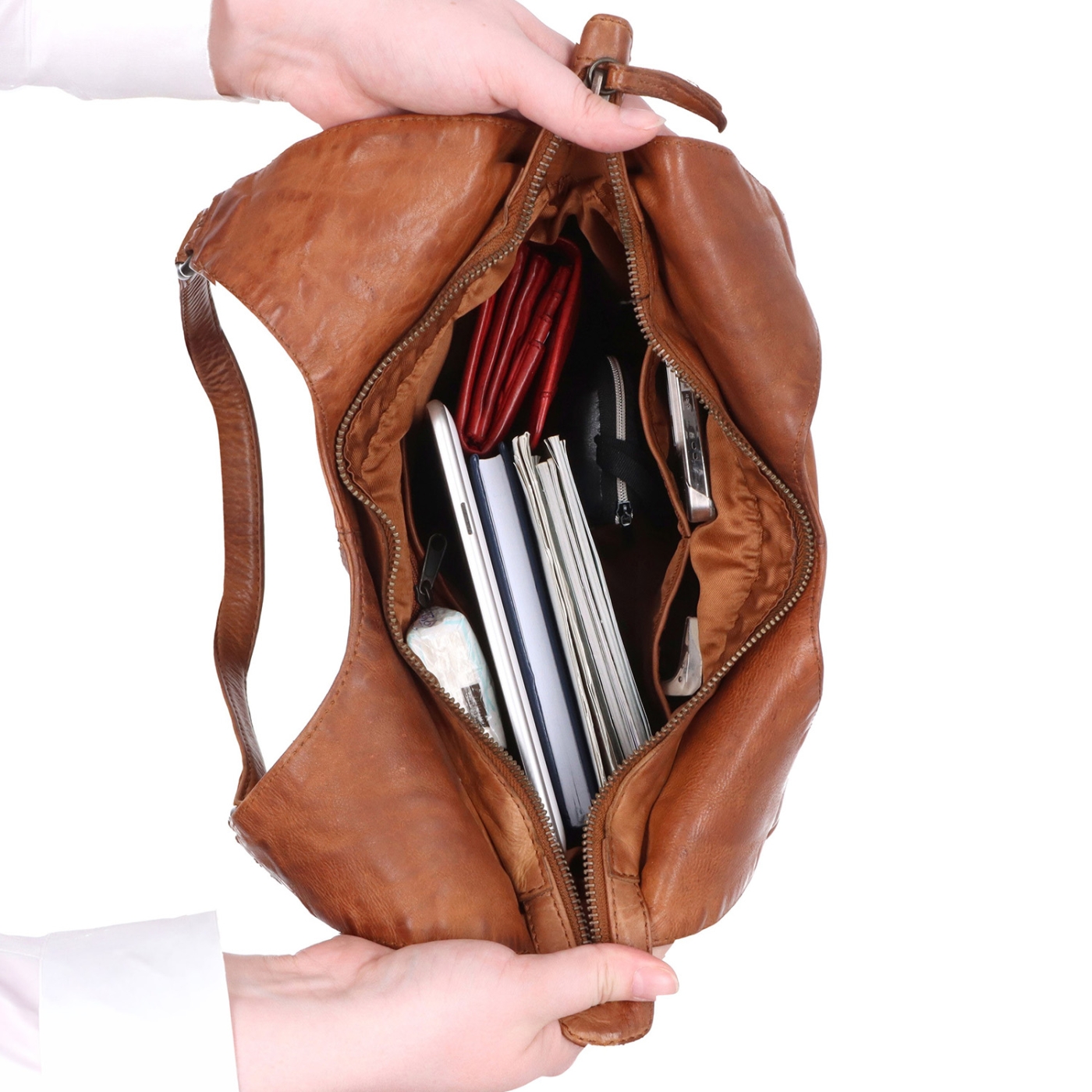 Elegantní kožená shopper kabelka s prošitím Noelia Bolger materiál kůže zapínání na zip barva koňaková velikost střední NB 2044 KO Vnitřek