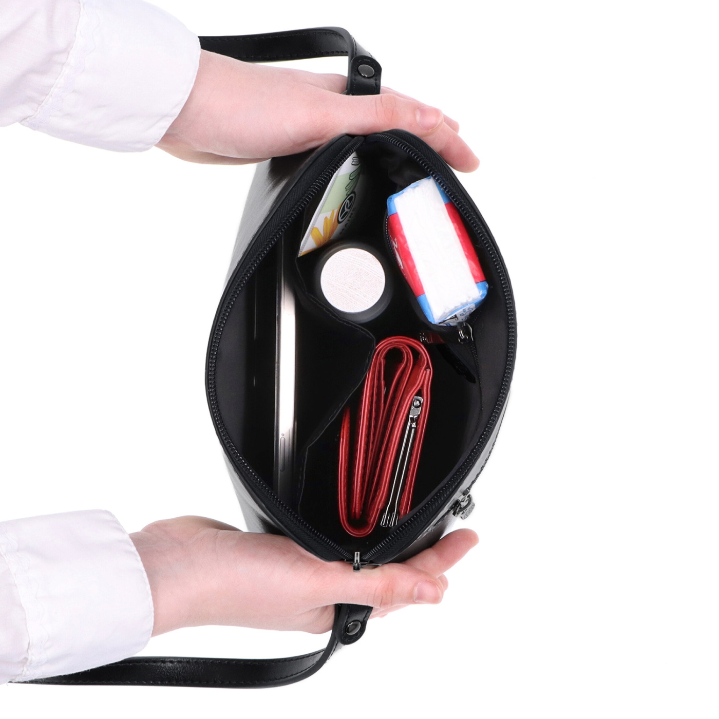 Minimalistická kožená crossbody kabelka na každý den Noelia Bolger materiál kůže zapínání na zip barva černá velikost malá NB 0116 C Vnitřek