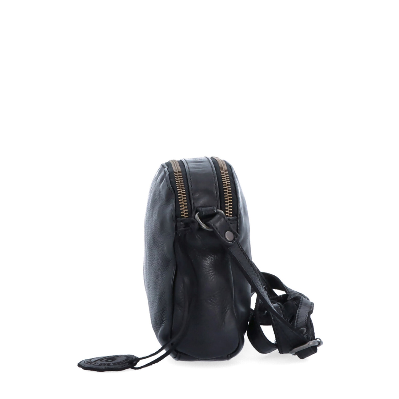 Kvalitní kožená crossbody kabelka Noelia Bolger materiál kůže zapínání na zip barva černá velikost malá NB 2408 C Z boku