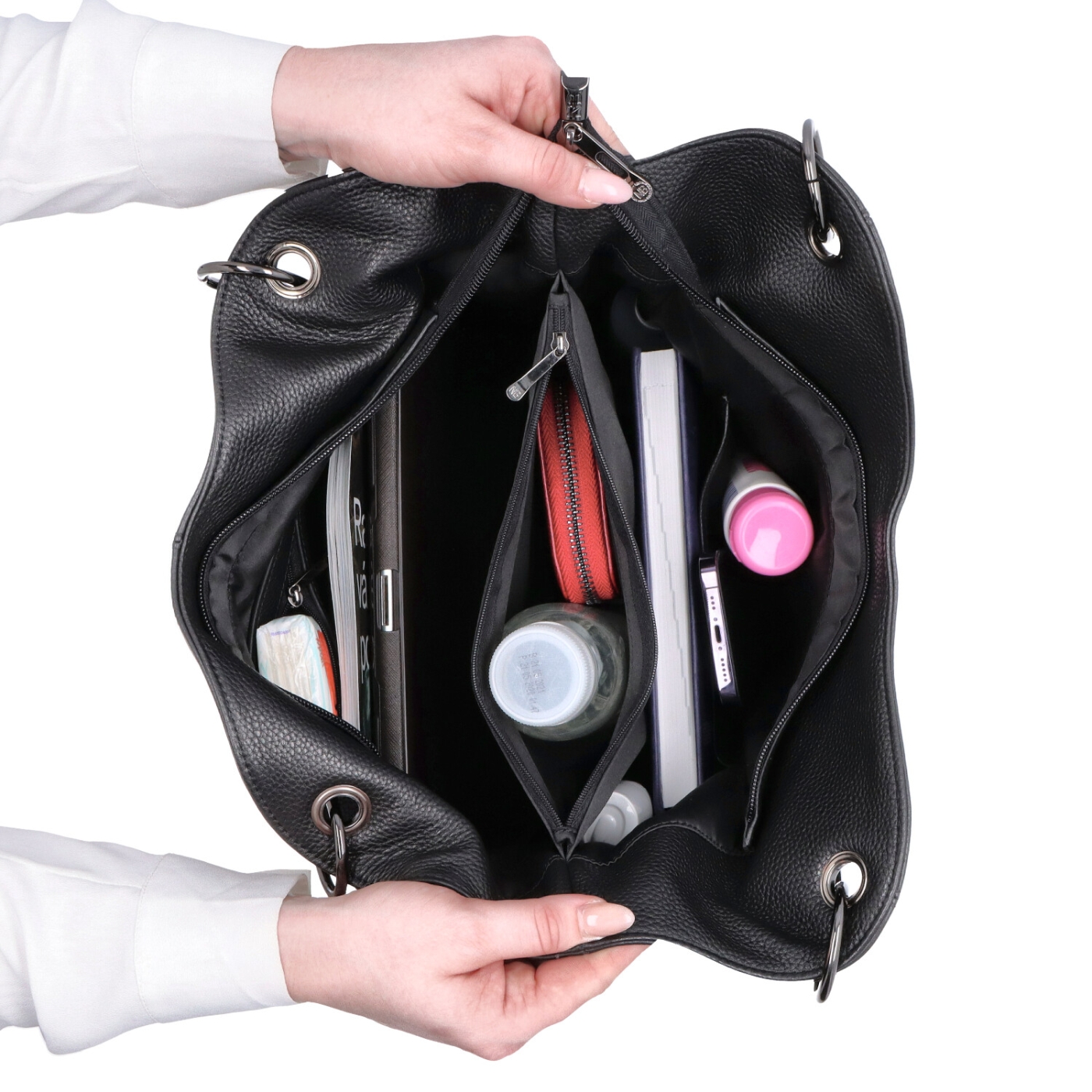 Elegantní kožená kabelka s uchy s řetízkem Noelia Bolger materiál kůže zapínání na zip barva černá velikost velká NB 3001 C Vnitřek
