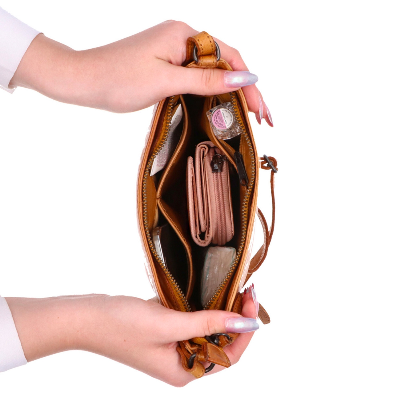Kožená crossbody kabelka pro každý den Noelia Bolger materiál kůže zapínání na zip barva žlutá velikost malá NB 2404 ZLU Vnitřek