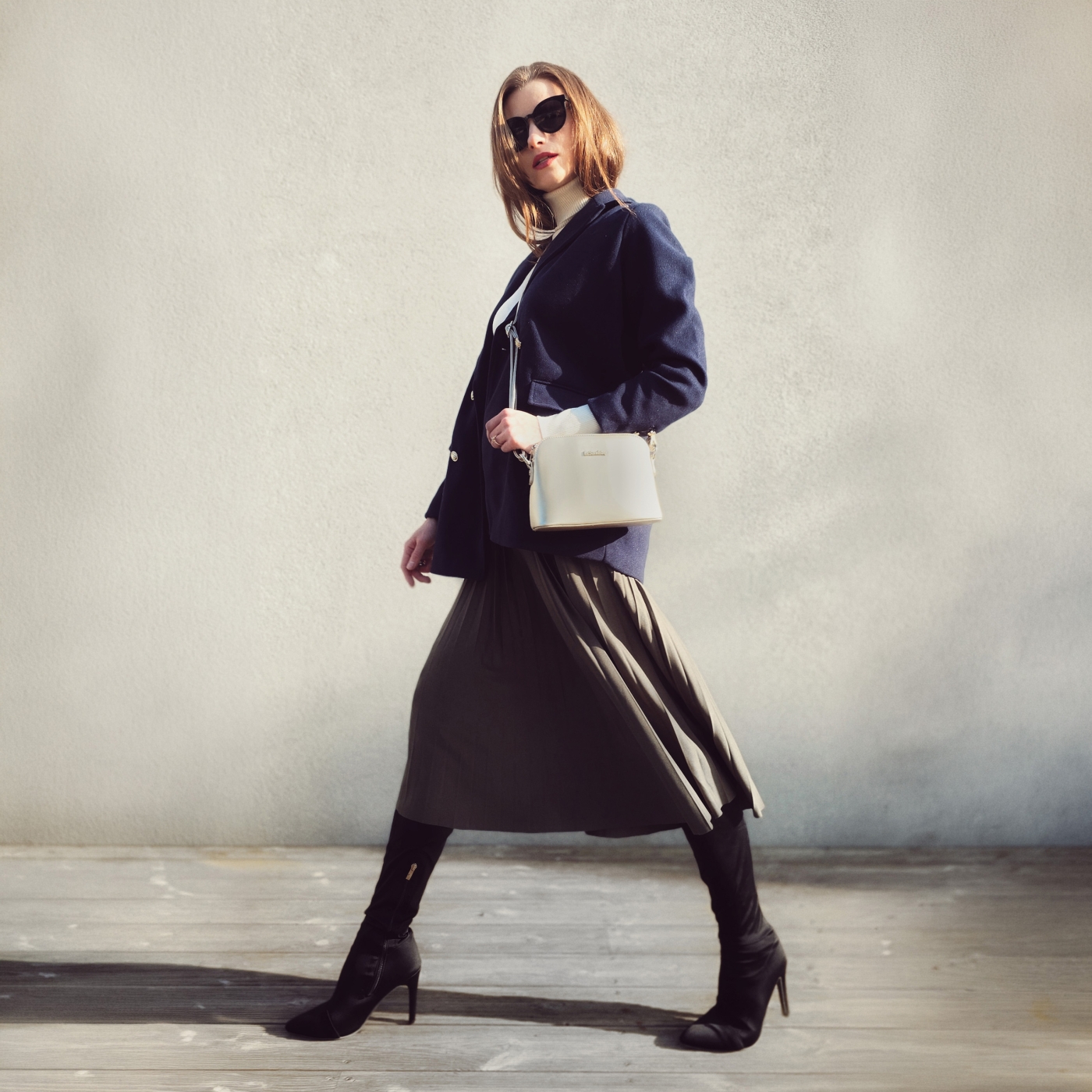 Minimalistická crossbody kabelka Le Sands materiál syntetická kůže zapínání na zip barva metalická velikost malá 7710 ZL Lifestyle