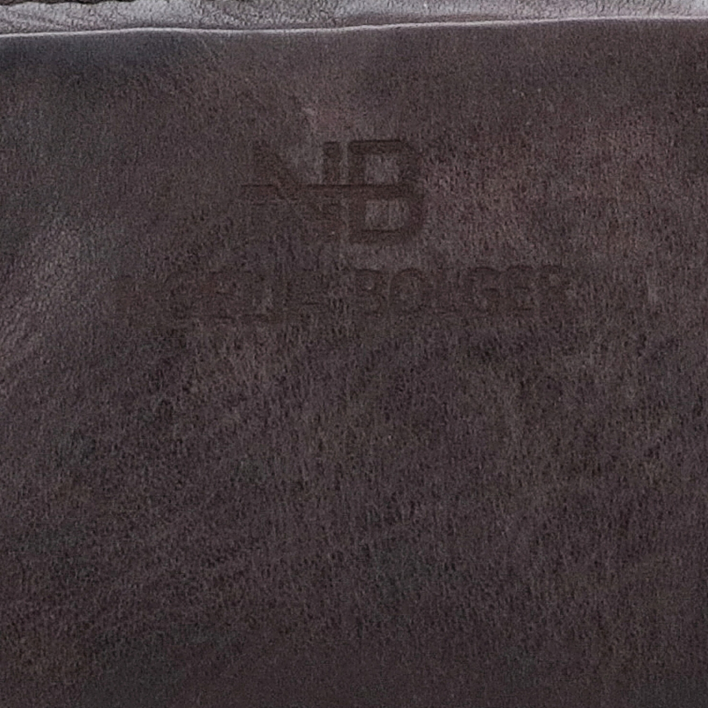 Kožená klíčenka se zaobleným tvarem Noelia Bolger materiál kůže zapínání na zip barva hnědá velikost malá 5128 NB H Logo