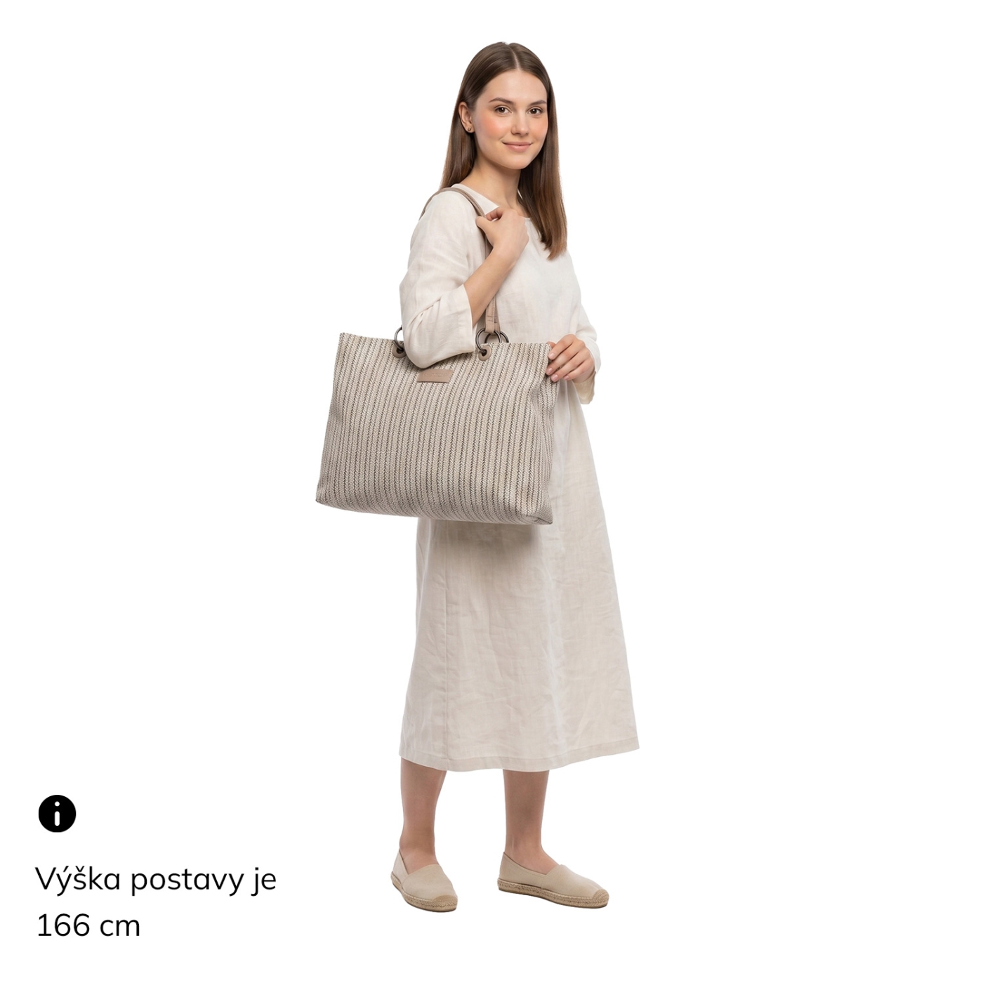 Prostorná shopper kabelka se strukturovaným povrchem Le Sands materiál syntetická kůže zapínání na zip barva modrá velikost velká 4614 M Na postavě