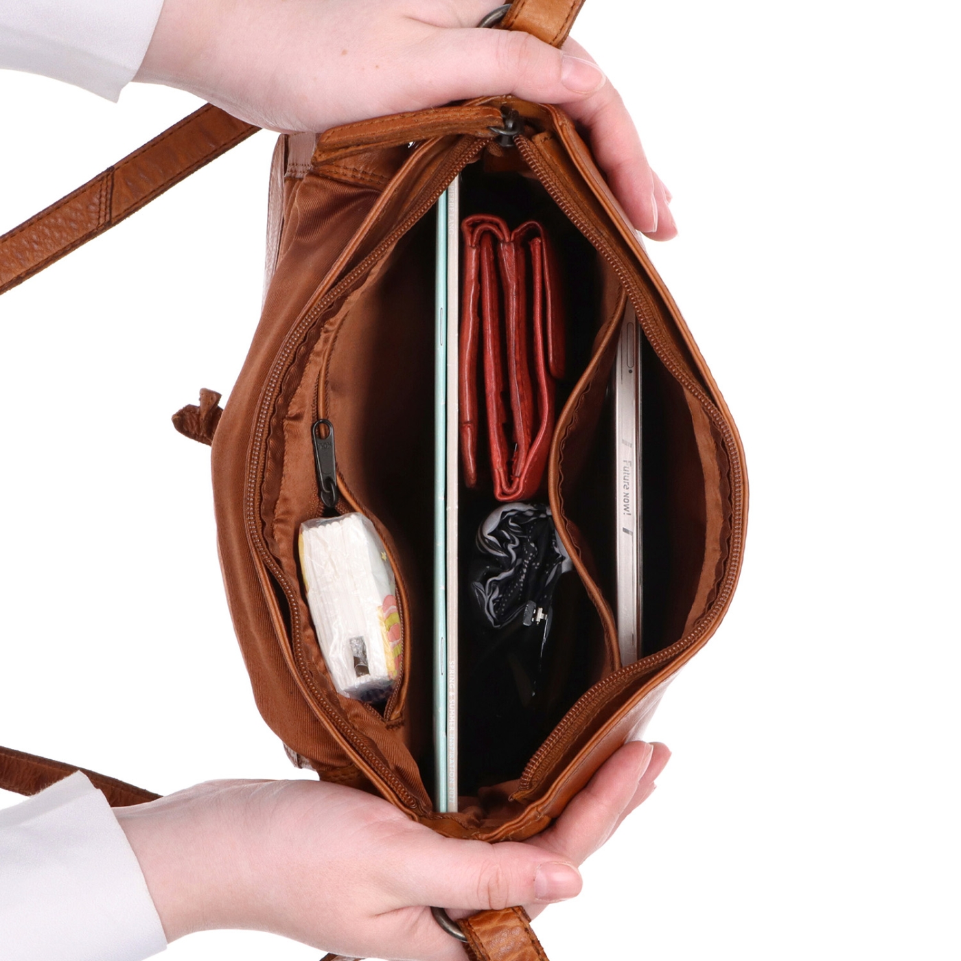 Kožená crossbody kabelka s klopou Noelia Bolger materiál kůže zapínání s klopou barva koňaková velikost střední NB 2416 KO Vnitřek