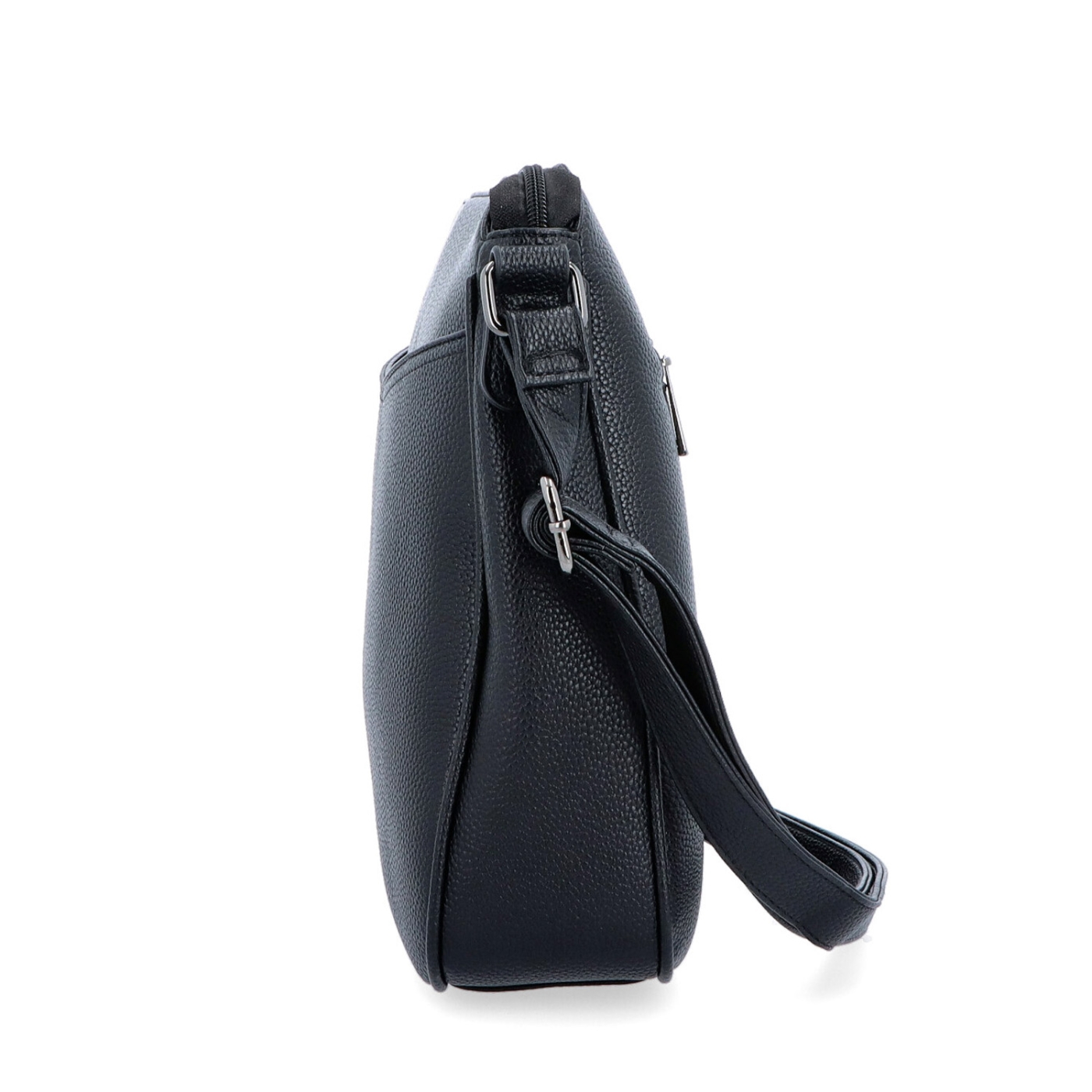 Střední crossbody kabelka s přední kapsou na cvoček Carmelo materiál syntetická kůže zapínání na zip barva černá velikost střední 4331 C Z boku