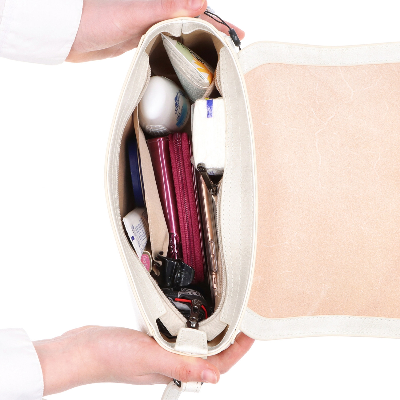 Elegantní kožená crossbody kabelka s klopou Noelia Bolger materiál kůže zapínání s klopou barva bílá velikost malá NB 0117 OW Vnitřek