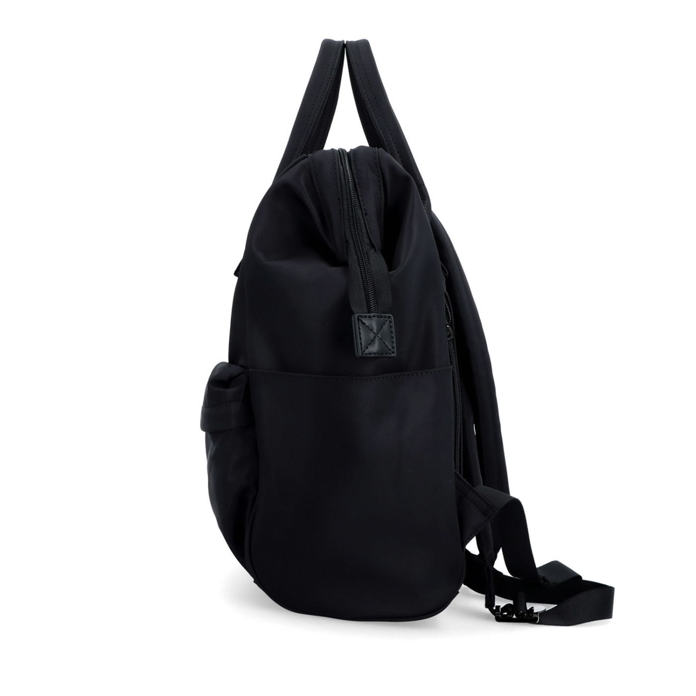 Velký praktický batoh značky Carmelo Carmelo materiál nylon zapínání na zip barva černá velikost velká 4319 C Z boku