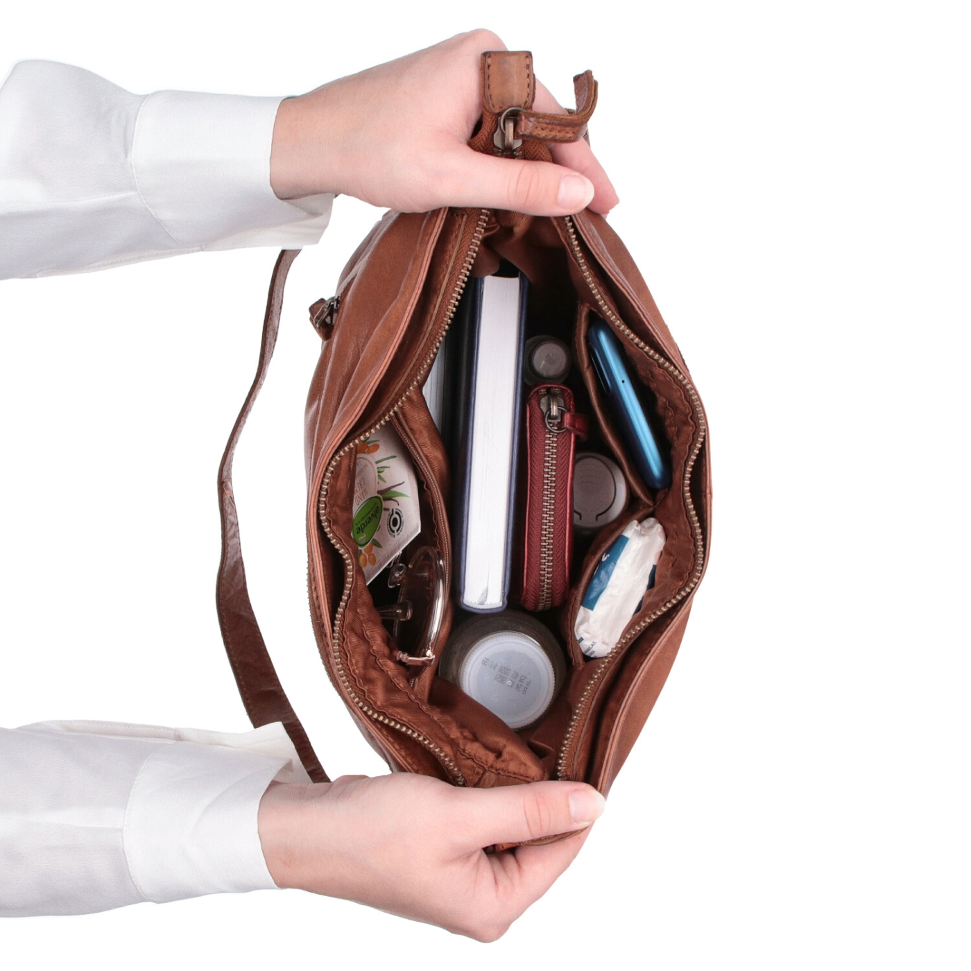 Kožená crossbody s přední zipovou kapsou Noelia Bolger materiál kůže zapínání na zip barva koňaková velikost střední NB 2103 KO Vnitřek