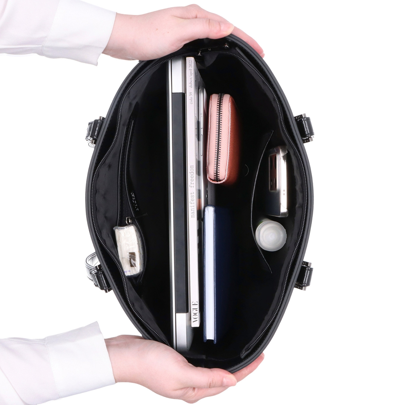 Shopper kabelka přes rameno Noelia Bolger materiál kůže zapínání na zip barva černá velikost velká NB 0047 C Vnitřek