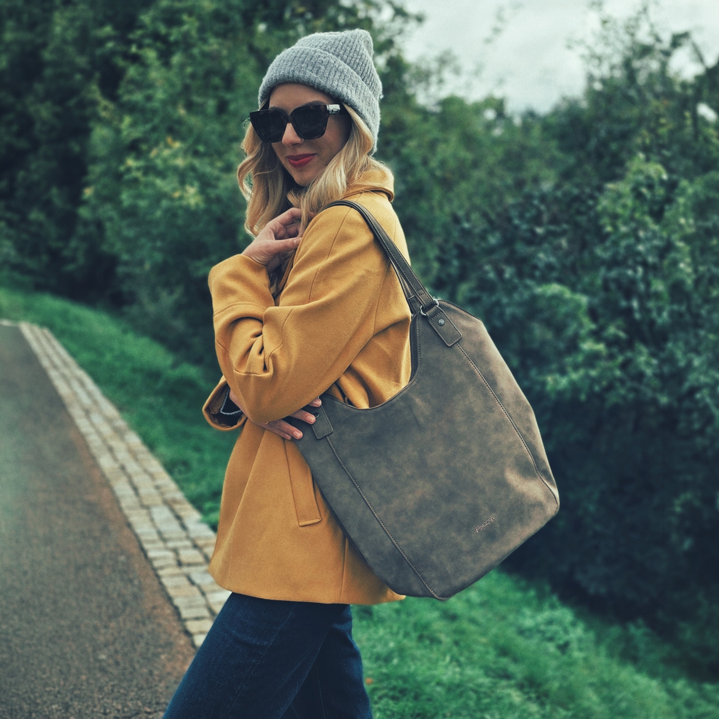 Prostorná elegantní kabelka přes rameno Tangerin materiál syntetická kůže zapínání na zip barva hnědá velikost velká 1106 H Lifestyle