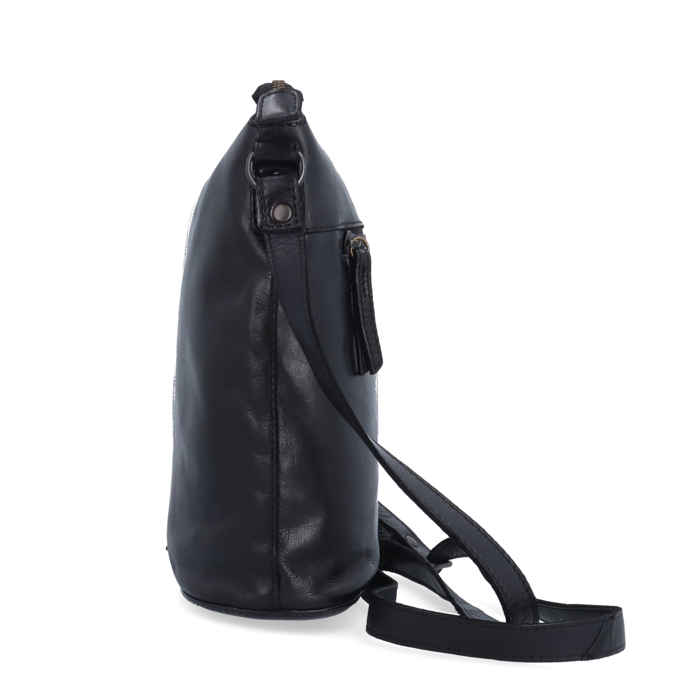 Crossbody kabelka v nadčasovém designu Noelia Bolger materiál kůže zapínání na zip barva černá velikost střední NB 2431 C Z boku
