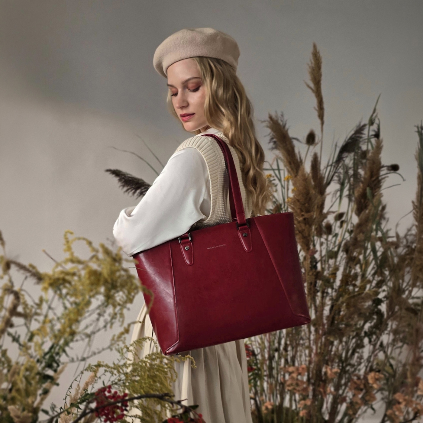 Luxusní kožená kabelka Noelia Bolger Noelia Bolger materiál kůže zapínání na zip barva červená velikost velká NB 0092 TCV Lifestyle
