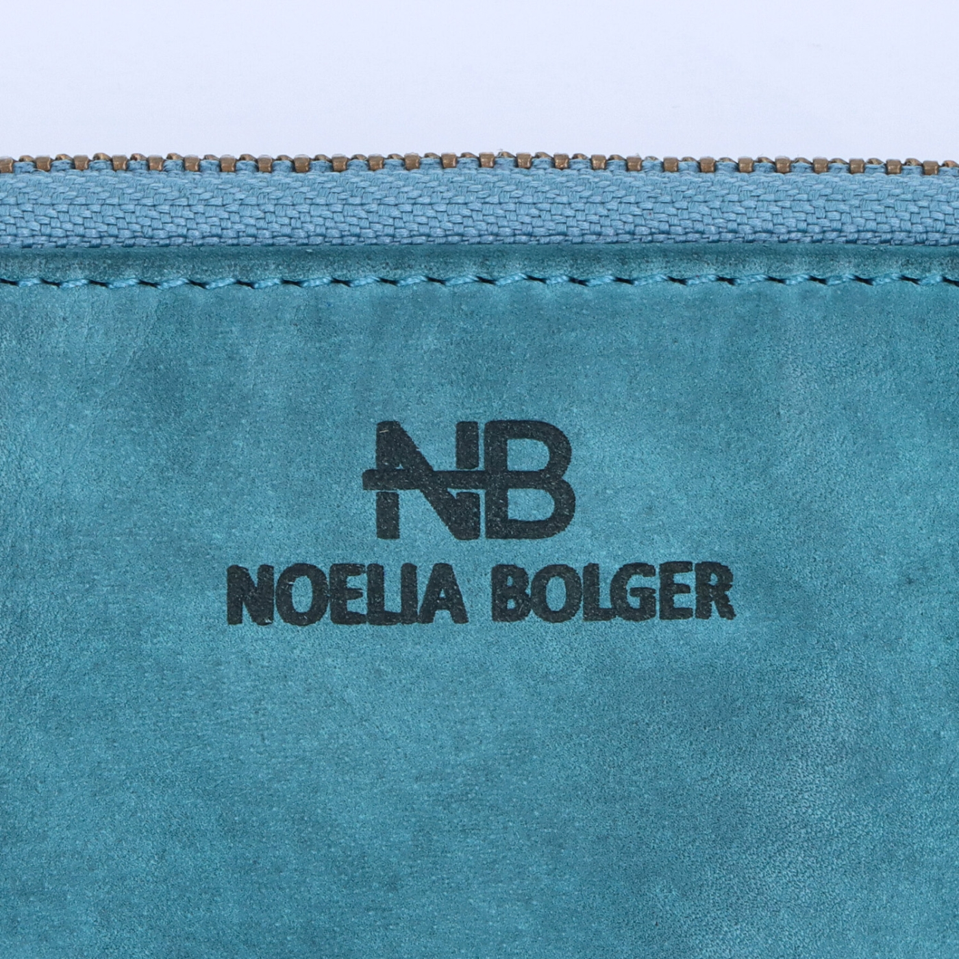 Kožená peněženka s kapsou na zip Noelia Bolger materiál kůže zapínání na cvoček barva tyrkysová velikost malá 5136 NB TYR Logo