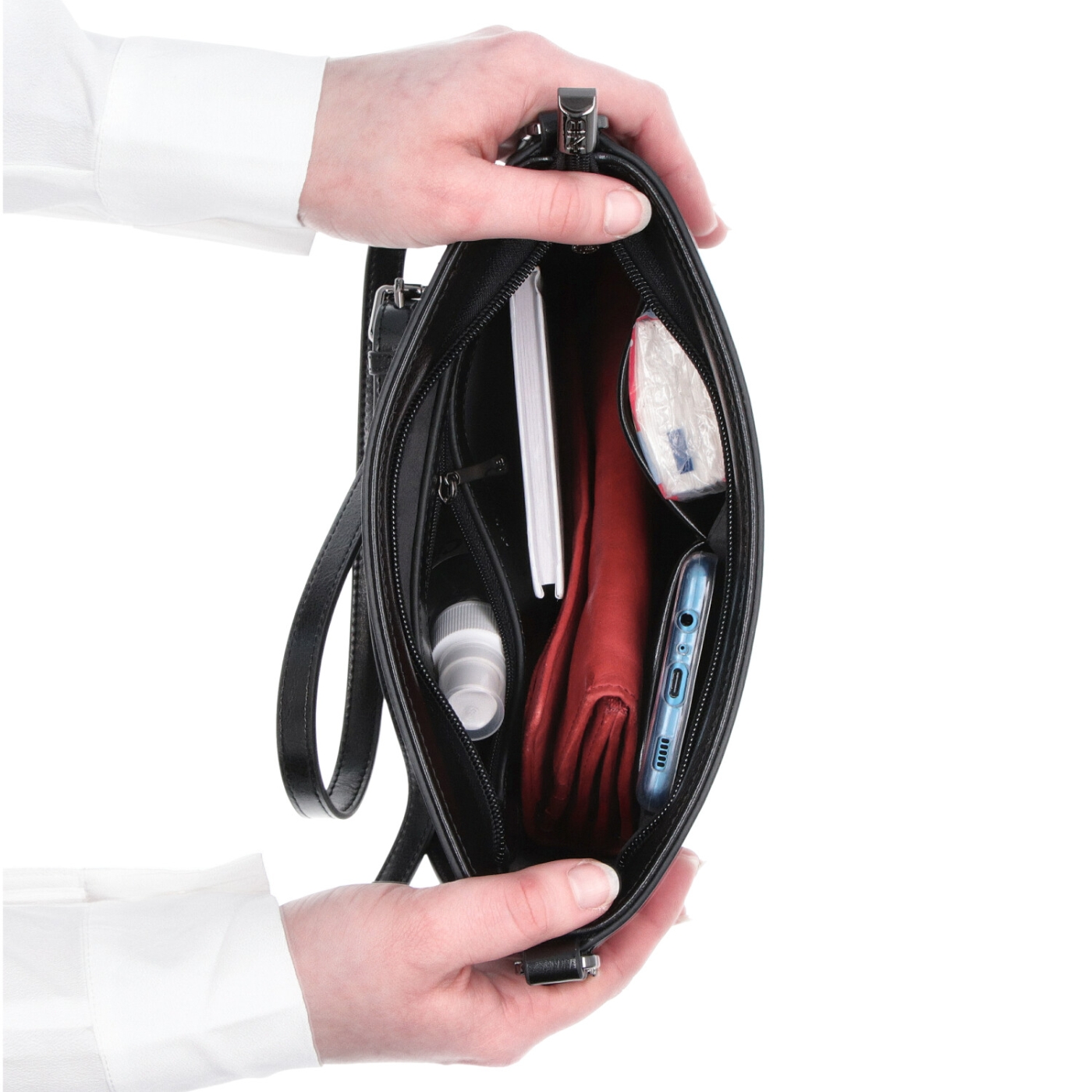 Malá elegantní kožená crossbody kabelka Noelia Bolger materiál kůže zapínání na zip barva černá velikost malá NB 0065 C Vnitřek