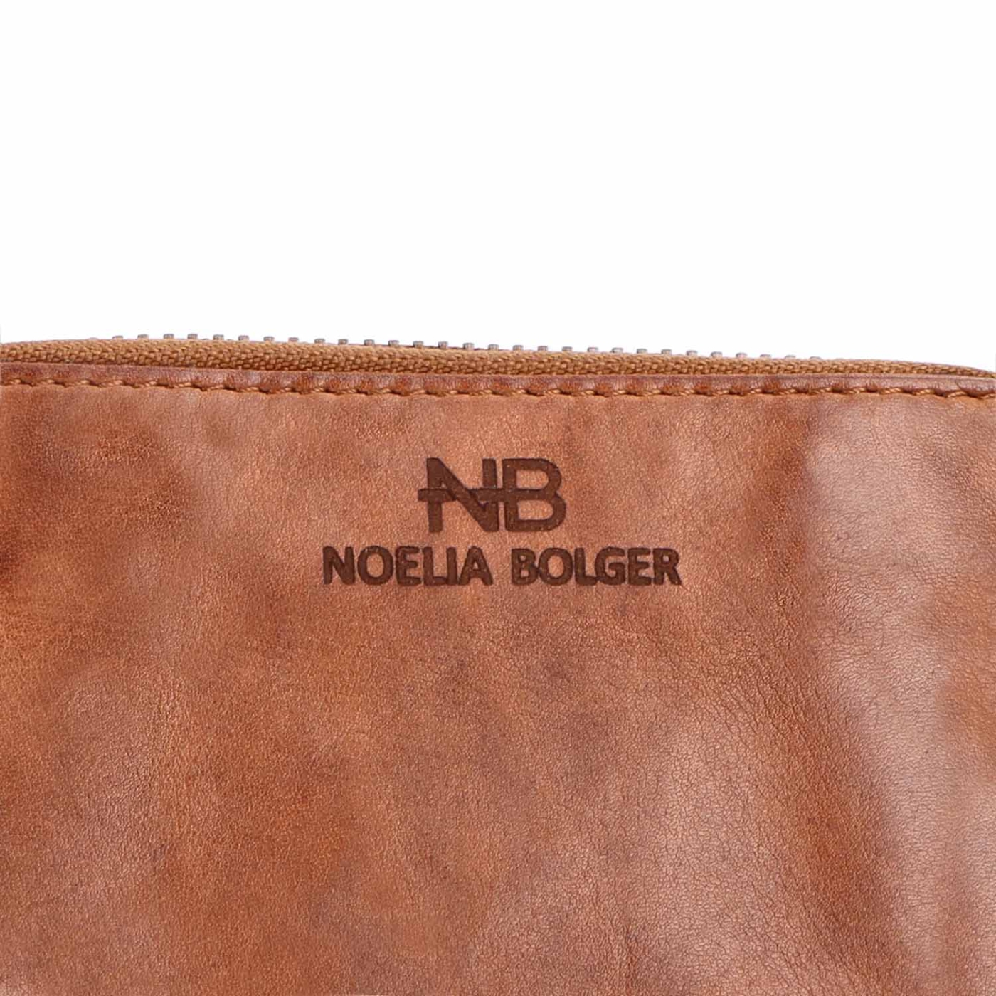 Praktická kožená peněženka s prošíváním Noelia Bolger materiál kůže zapínání na cvoček barva koňaková velikost malá 5130 NB KO Logo