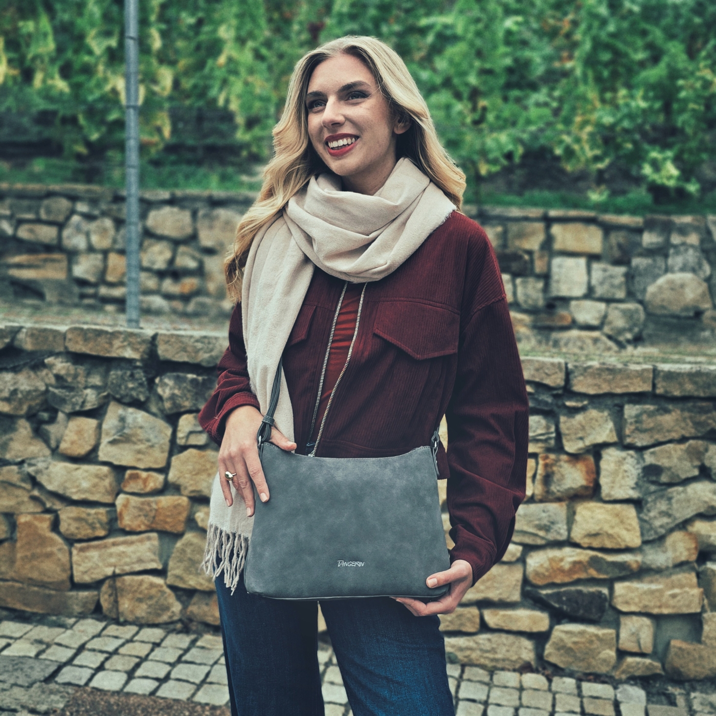 Dámská elegantní crossbody kabelka Tangerin materiál syntetická kůže zapínání na zip barva šedá velikost malá 1110 ANT Lifestyle