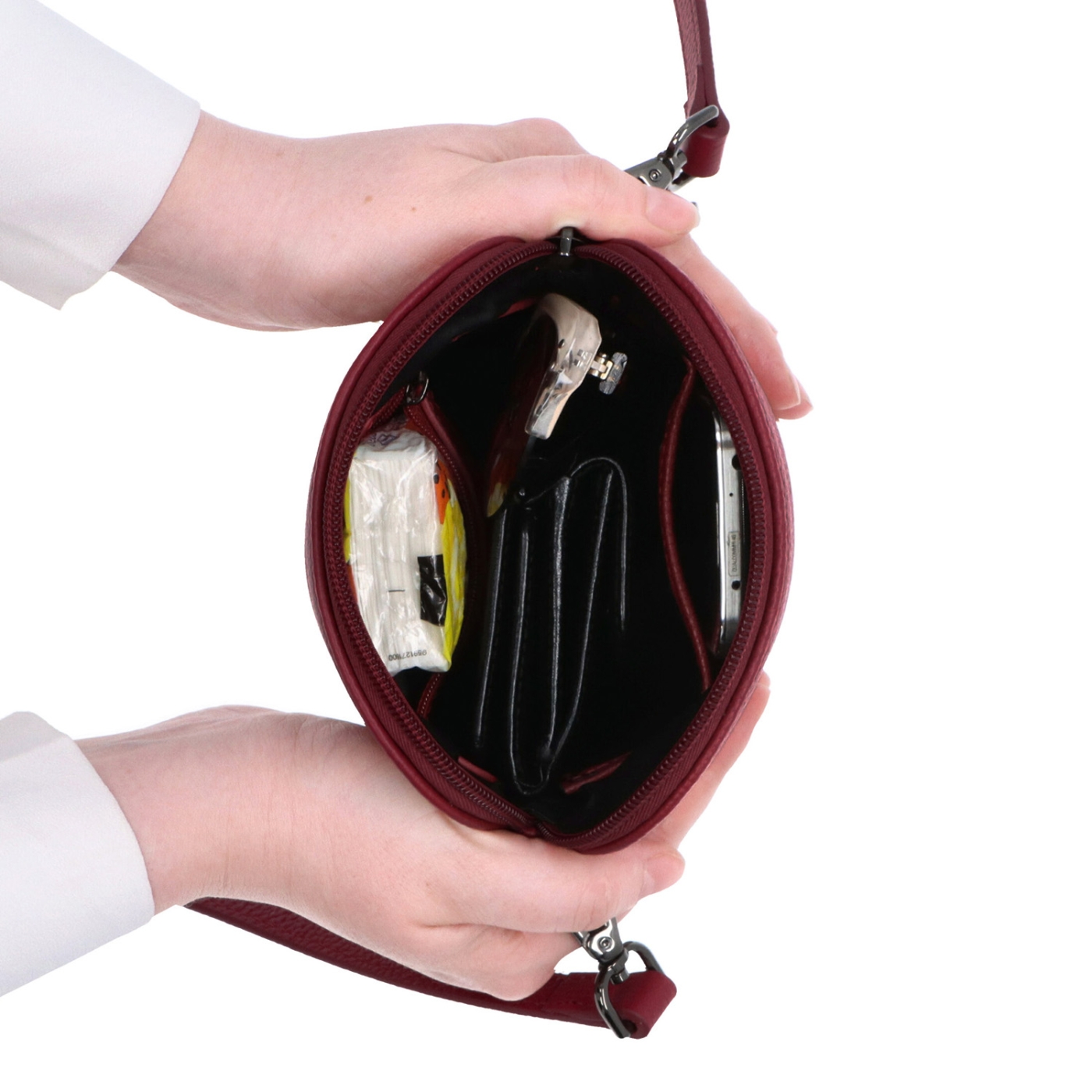 Malá kožená crossbody kabelka Noelia Bolger materiál kůže zapínání na zip barva červená velikost malá NB 3017 CV Vnitřek