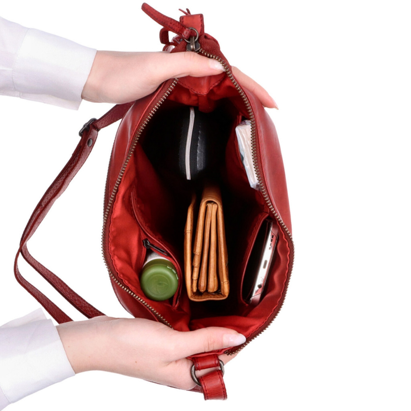 Nadčasová kožená kabelka přes rameno Noelia Bolger materiál kůže zapínání na zip barva červená velikost střední NB 2405 CV Vnitřek