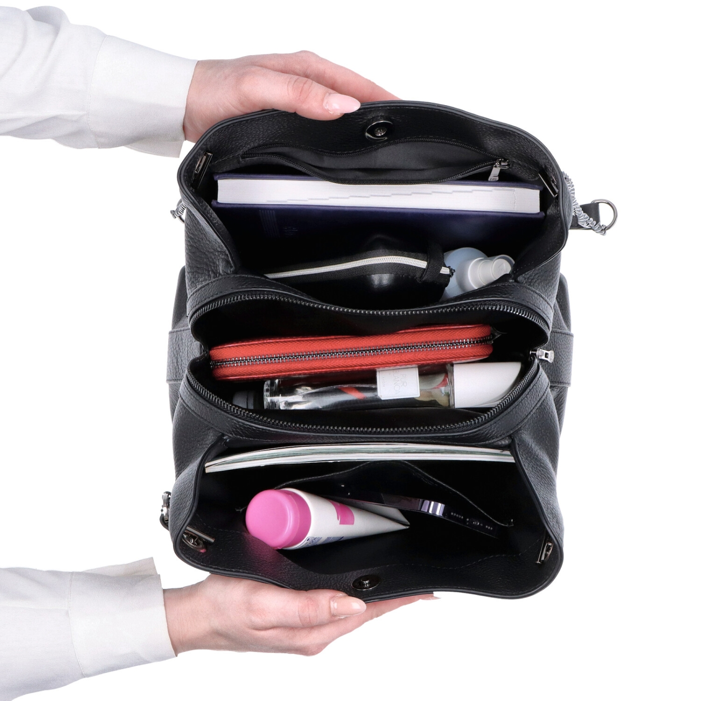 Kožená kabelka přes rameno Noelia Bolger materiál kůže zapínání na zip barva černá velikost střední NB 3000 C Vnitřek