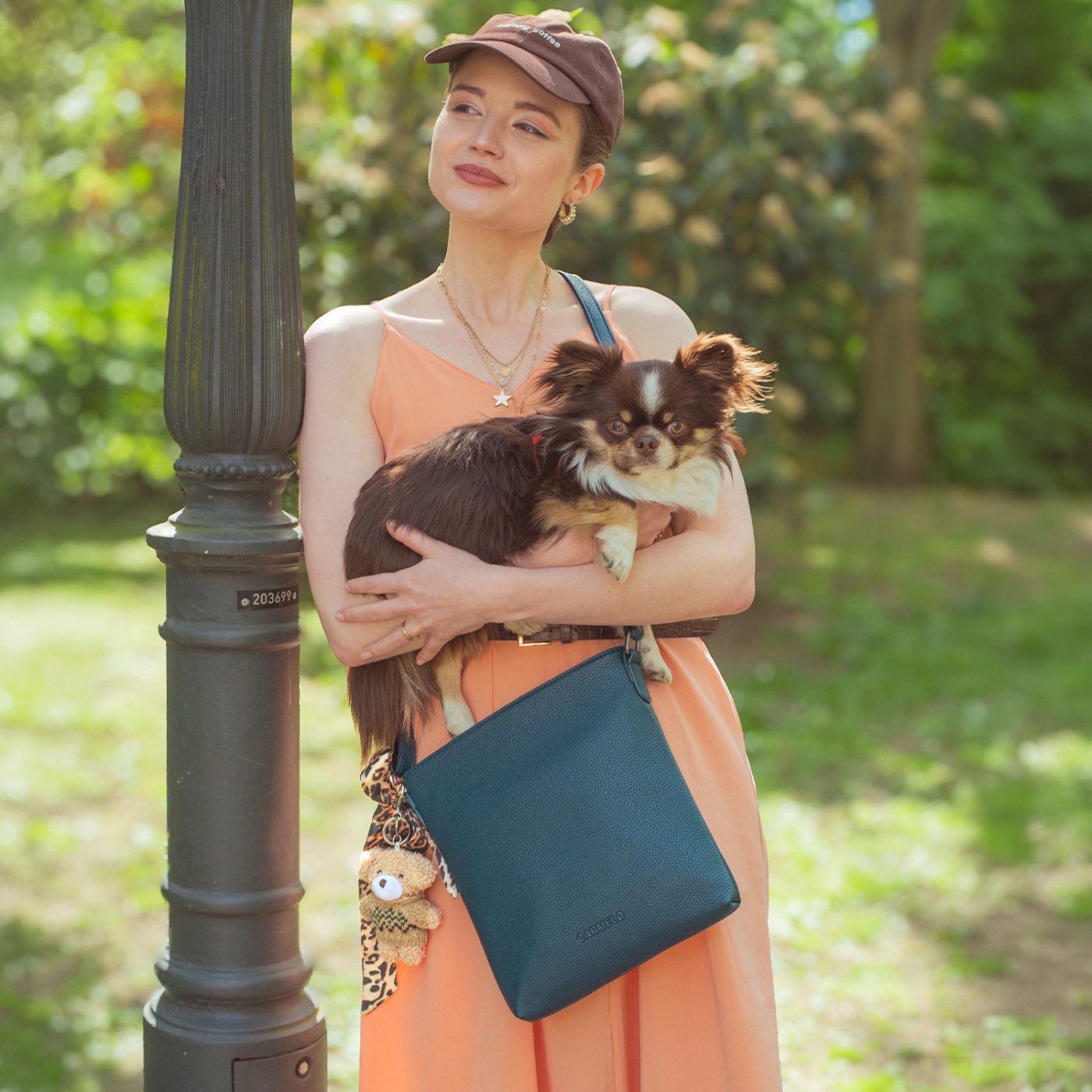 Crossbody kabelka na zip Carmelo materiál syntetická kůže zapínání na zip barva zelená velikost malá 4324 PE Lifestyle