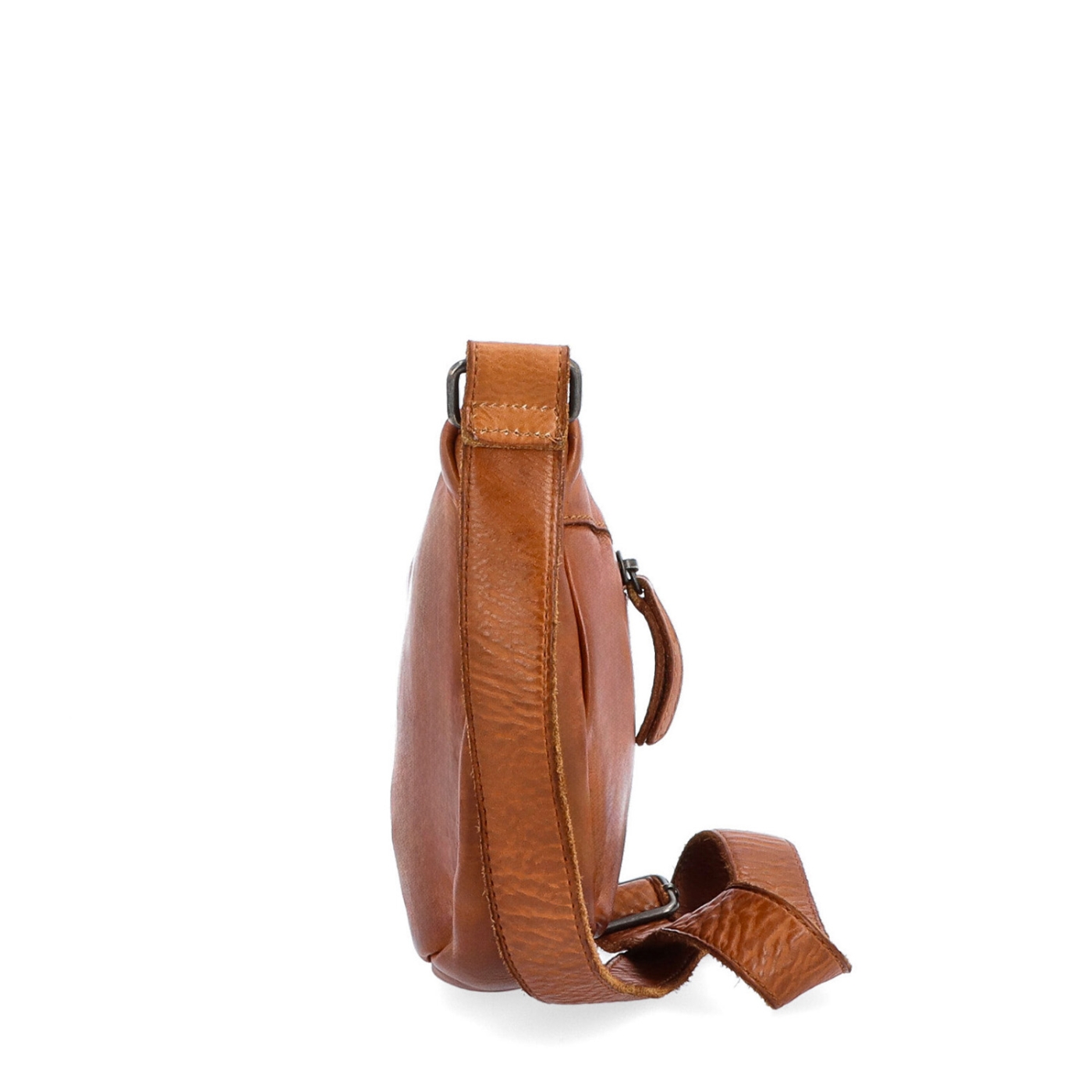 Asymetrická kožená moonbag kabelka Noelia Bolger materiál kůže zapínání na zip barva koňaková velikost malá NB 2413 KO Z boku