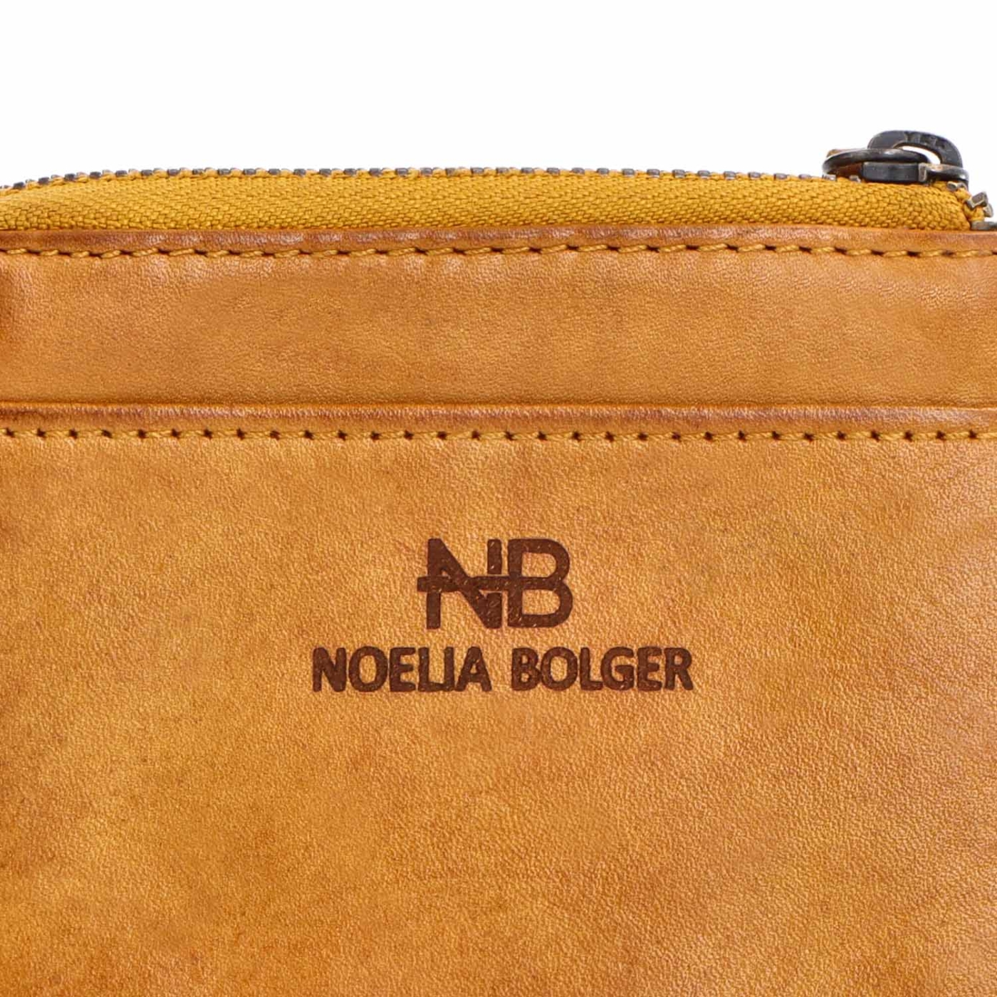 Malá kožená peněženka z měkčí kůže Noelia Bolger materiál kůže zapínání na cvoček barva žlutá velikost malá 5131 NB ZLU Logo