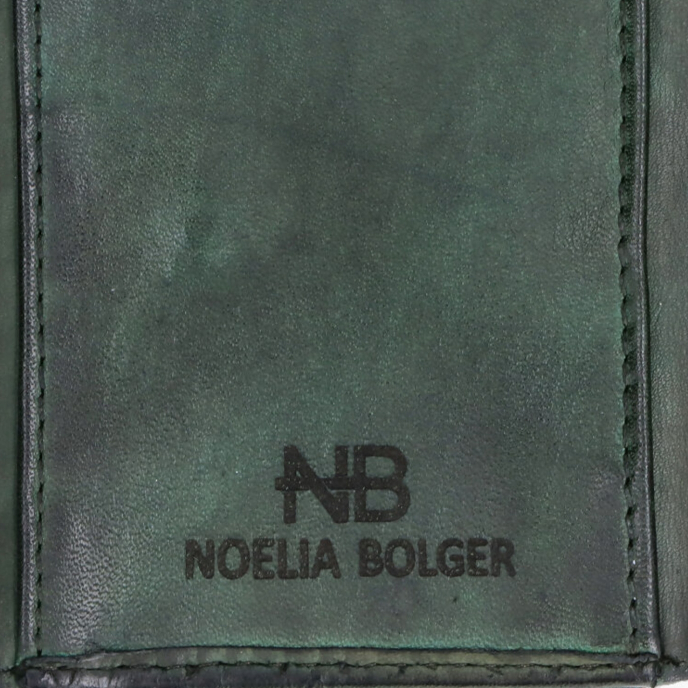 Kožená peněženka s praktickou zipovou kapsou Noelia Bolger materiál kůže zapínání na cvoček barva zelená velikost malá 5132 NB ZE Logo