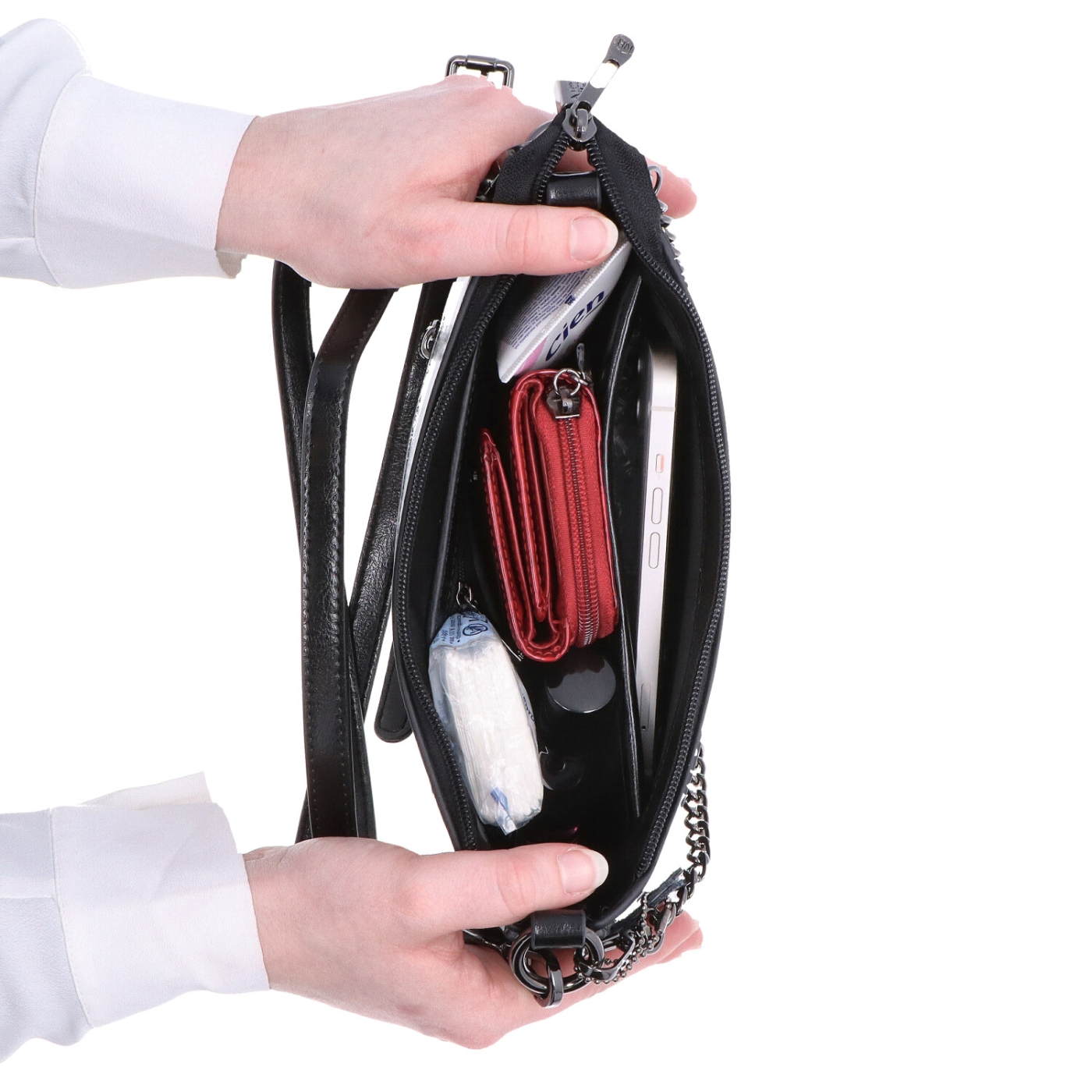 Kožená kabelka přes rameno Noelia Bolger materiál kůže zapínání na zip barva černá velikost malá NB 0084 C Vnitřek