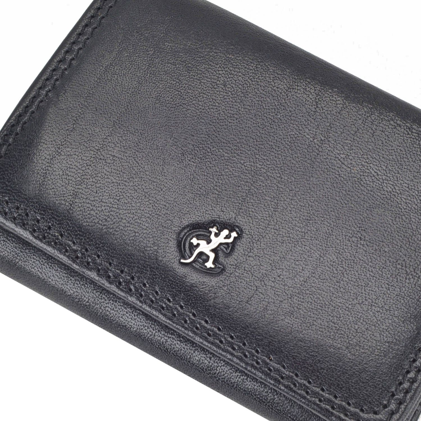 Praktická kožená peněženka Cosset materiál kůže zapínání na cvoček barva černá velikost malá 4509 Komodo C Logo