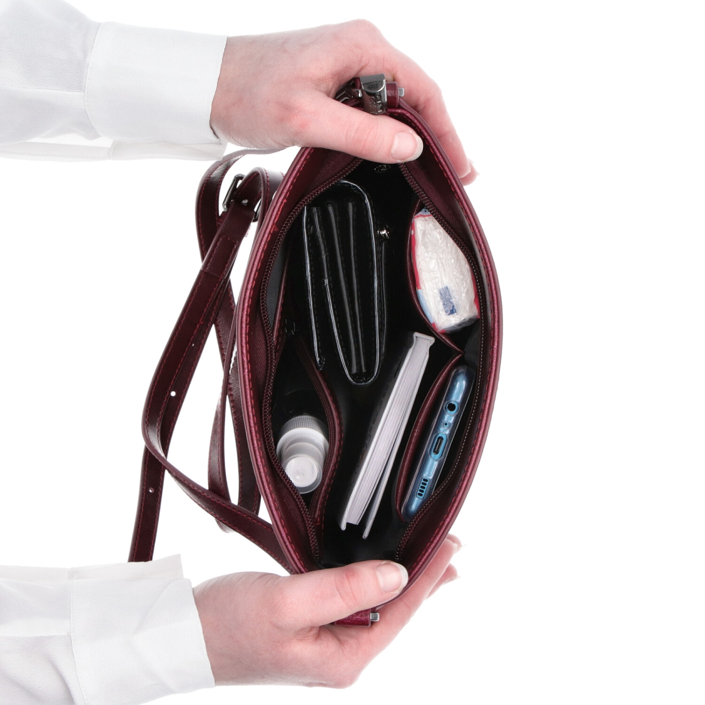 Malá elegantní kožená crossbody kabelka Noelia Bolger materiál kůže zapínání na zip barva červená velikost malá NB 0065 TCV Vnitřek