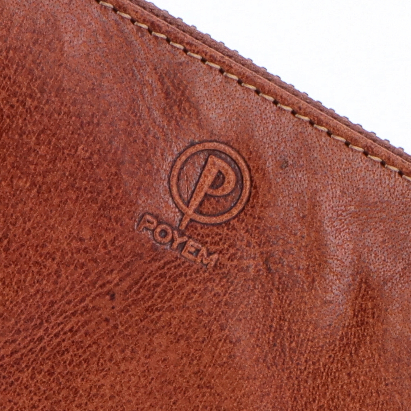Kožená peněženka penál Poyem materiál kůže zapínání na zip barva koňaková velikost velká 5212 Poyem KO Logo