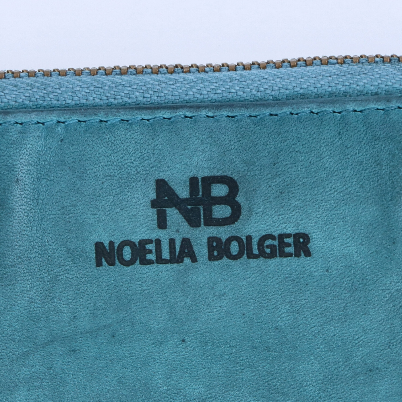 Praktická kožená peněženka s prošíváním Noelia Bolger materiál kůže zapínání na cvoček barva tyrkysová velikost malá 5130 NB TYR Logo