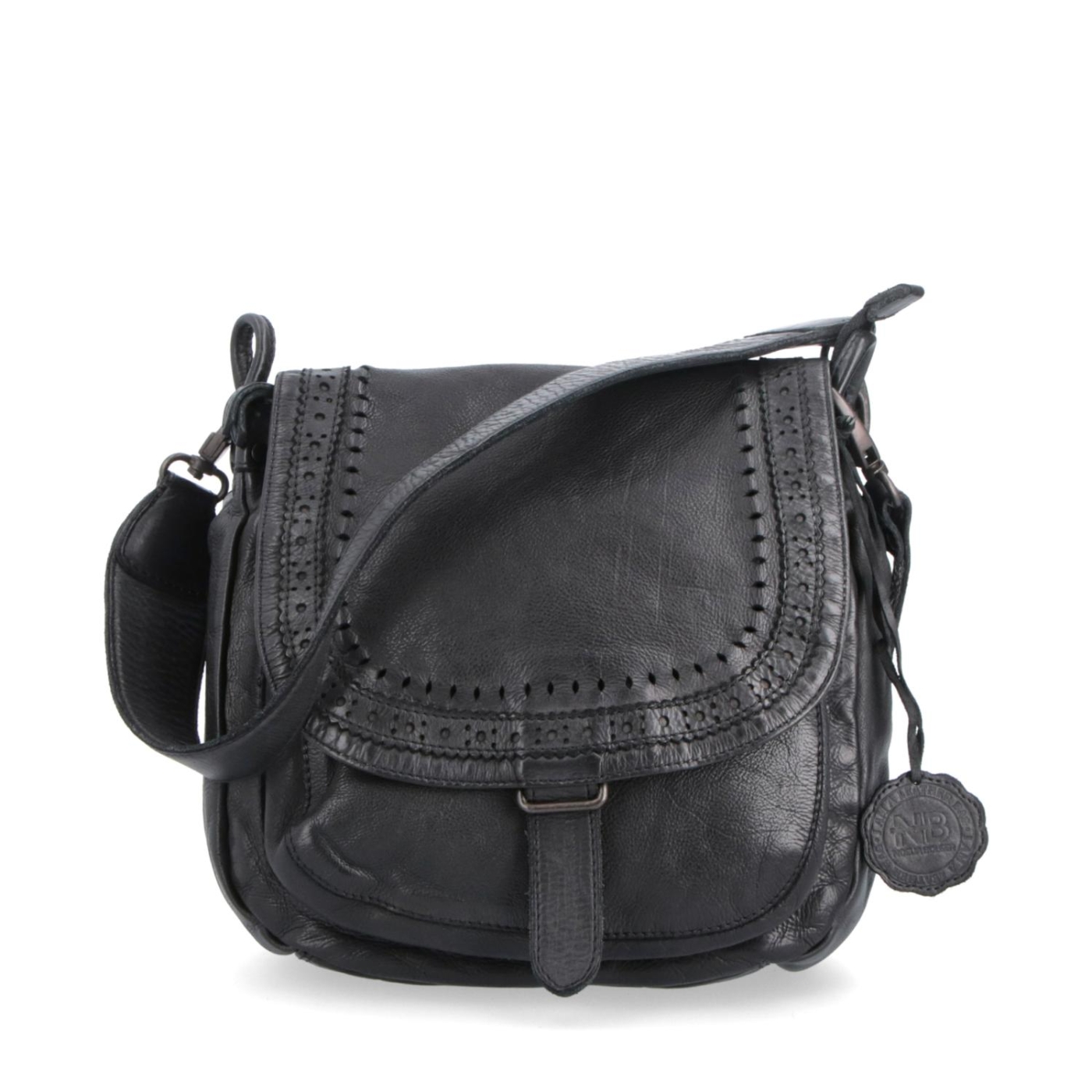 Kožená crossbody kabelka se zdobenou klopou Noelia Bolger materiál kůže zapínání s klopou barva černá velikost střední NB 2030 C Zepředu