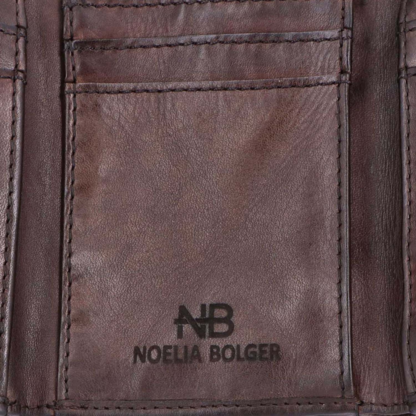 Minimalistická kožená peněženka s prošíváním Noelia Bolger materiál kůže zapínání na cvoček barva hnědá velikost malá 5129 NB H Logo