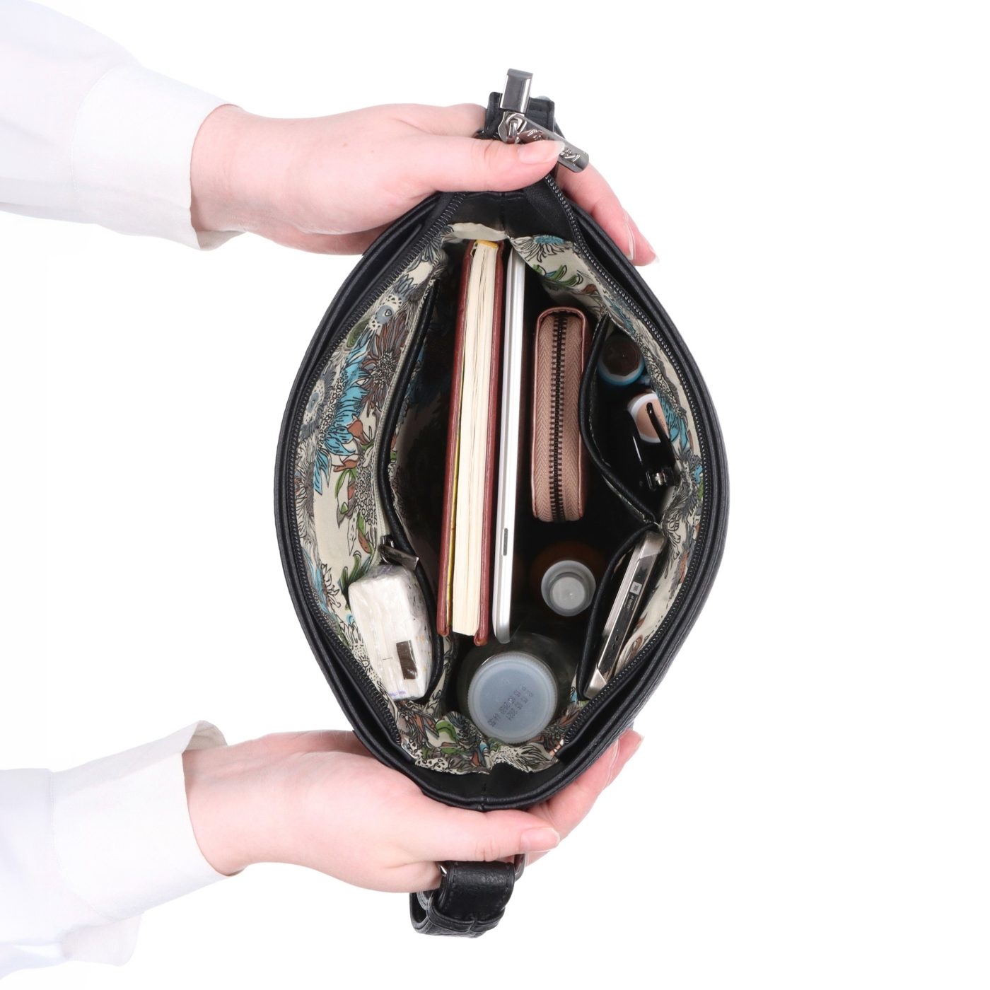 Crossbody kabelka s přehledným vnitřkem Tangerin materiál syntetická kůže zapínání na zip barva černá velikost střední 8051 C Vnitřek