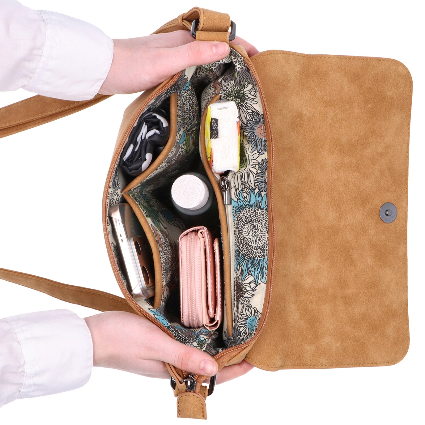 Praktická crossbody kabelka s klopou Tangerin materiál syntetická kůže zapínání na cvoček barva béžová velikost střední 1116 BE Vnitřek