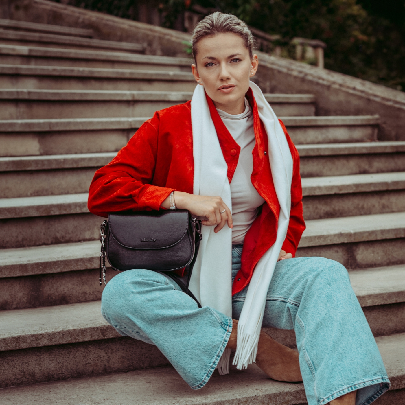 Elegantní jednobarevná šála s třásněmi Noelia Bolger materiál Polyester s příměsí vlny barva bílá KZ003 - 02 Lifestyle