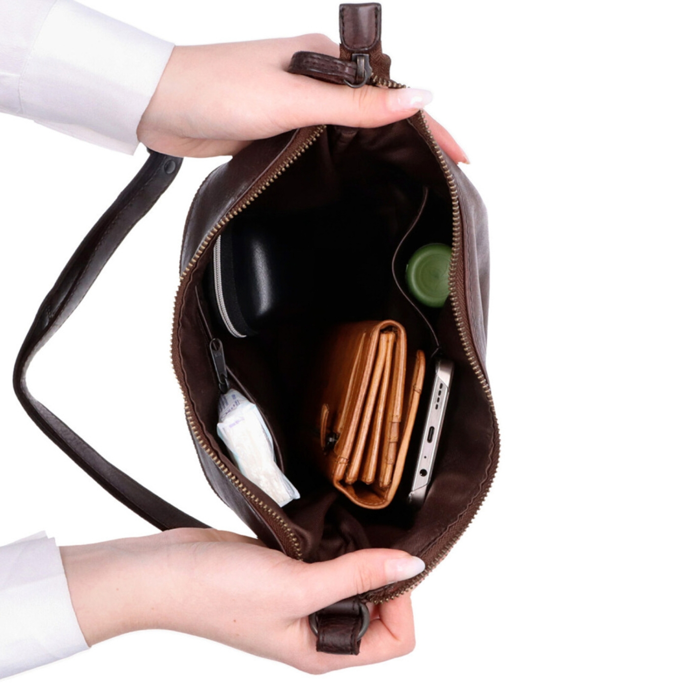 Nadčasová kožená kabelka přes rameno Noelia Bolger materiál kůže zapínání na zip barva hnědá velikost střední NB 2405 H Vnitřek