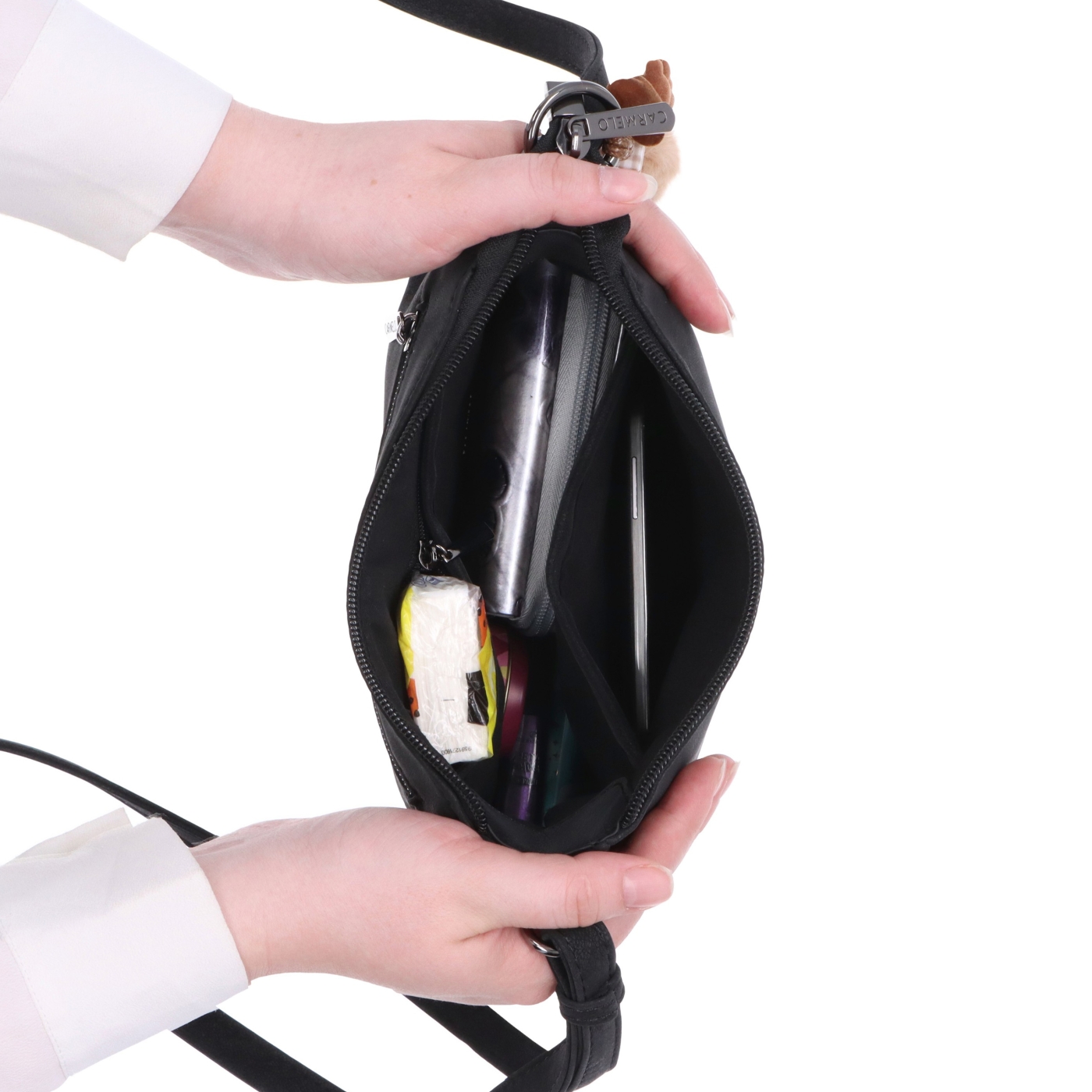 Elegantní malá crossbody kabelka Carmelo materiál syntetická kůže zapínání na zip barva hnědá velikost malá 4666 TH Vnitřek