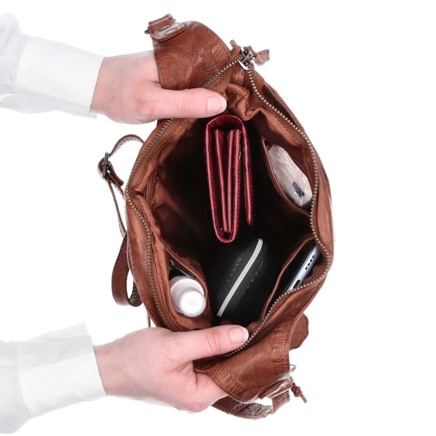 Elegantní kožená crossbody kabelka s kapsami Noelia Bolger materiál kůže zapínání na zip barva koňaková velikost malá NB 2101 KO Vnitřek