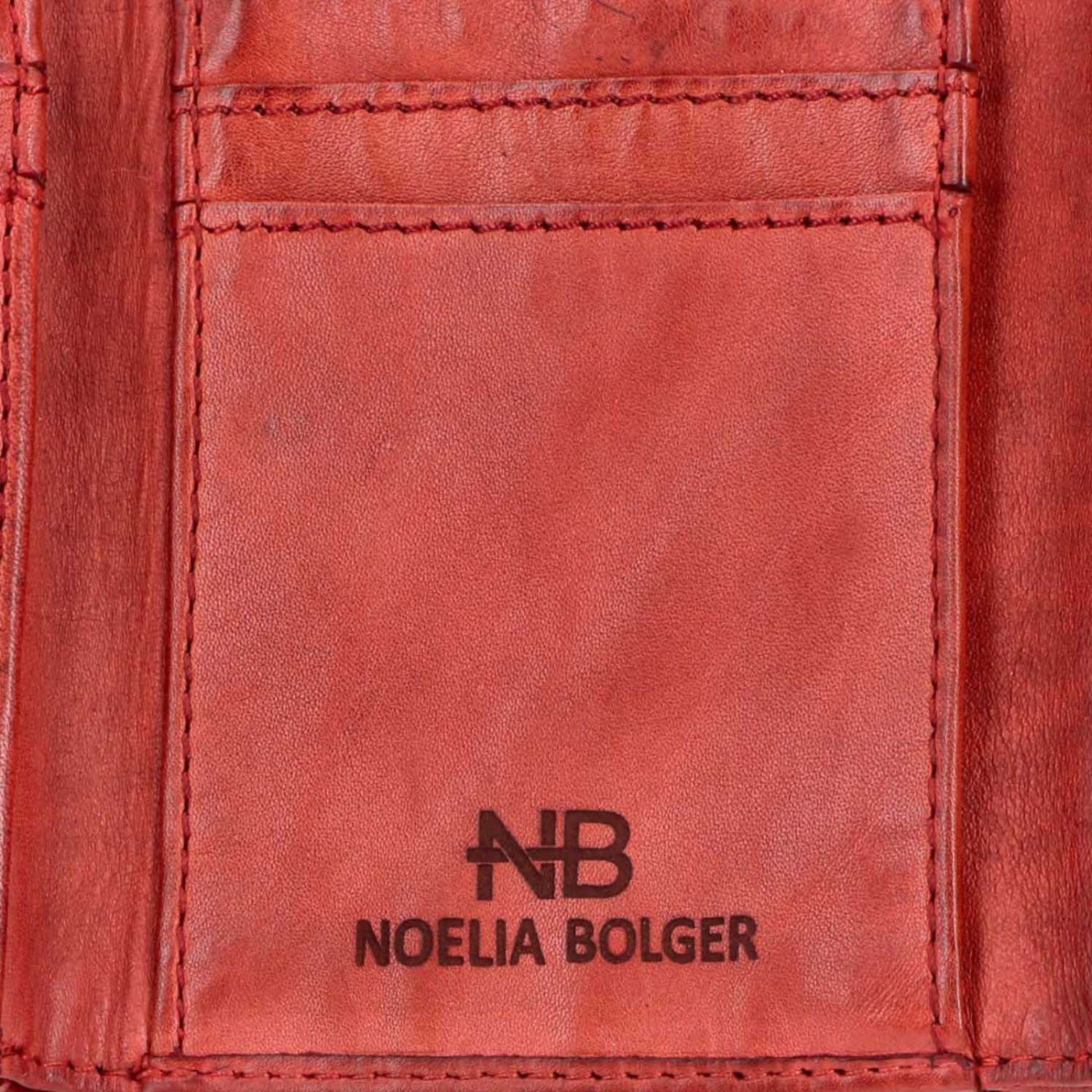 Minimalistická kožená peněženka s prošíváním Noelia Bolger materiál kůže zapínání na cvoček barva červená velikost malá 5129 NB CV Logo