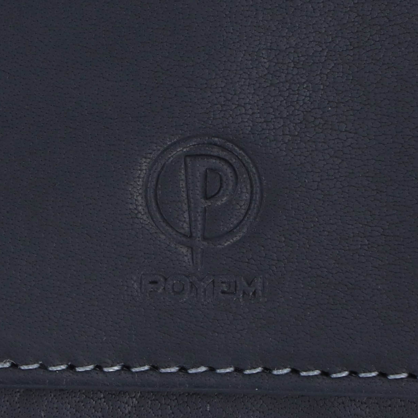 Elegantní peněženka z pravé kůže Poyem materiál kůže zapínání na cvoček barva černá velikost malá 5241 Poyem C Logo