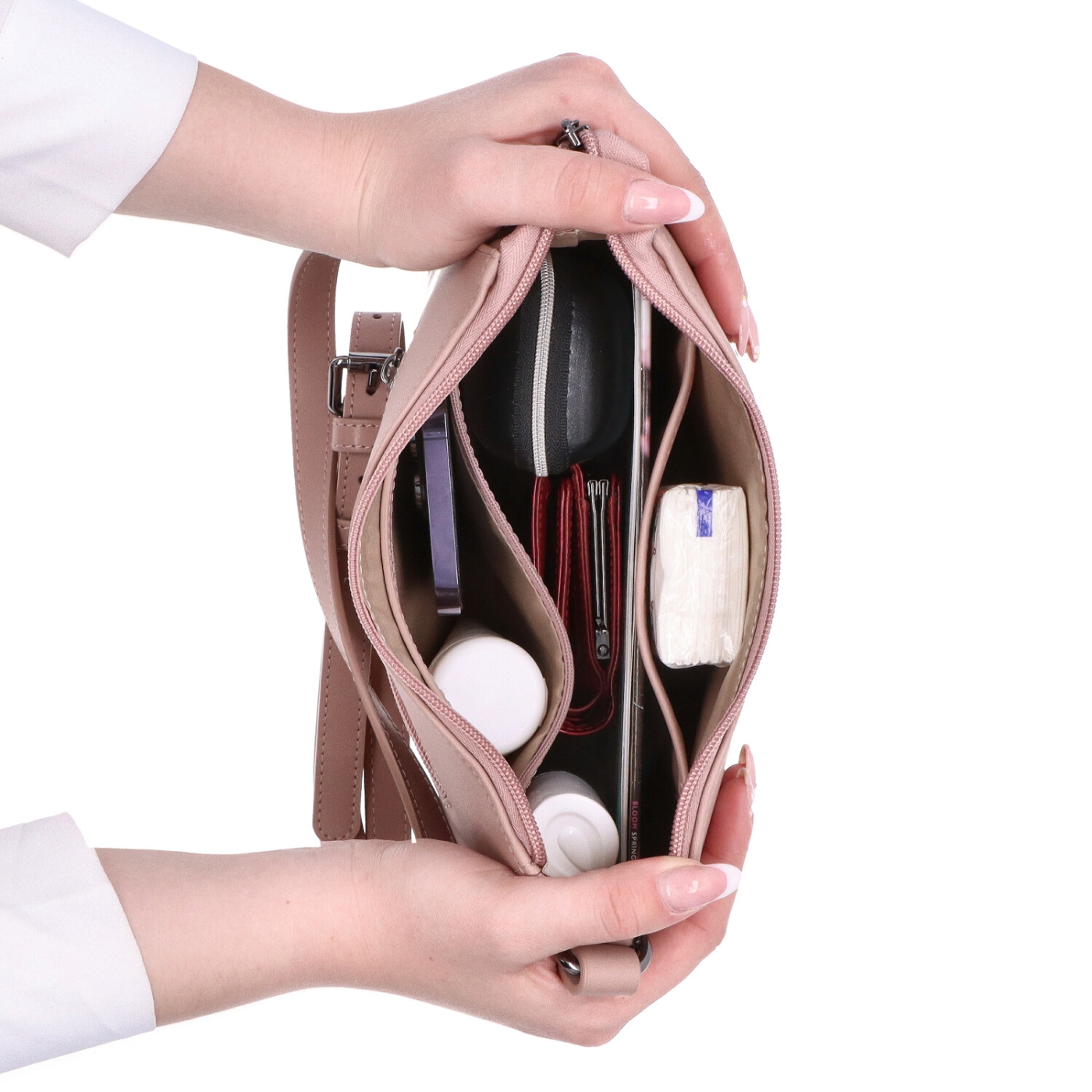 Kožená kabelka crossbody Noelia Bolger Noelia Bolger materiál kůže zapínání na zip barva nude velikost malá NB 0097 N Vnitřek