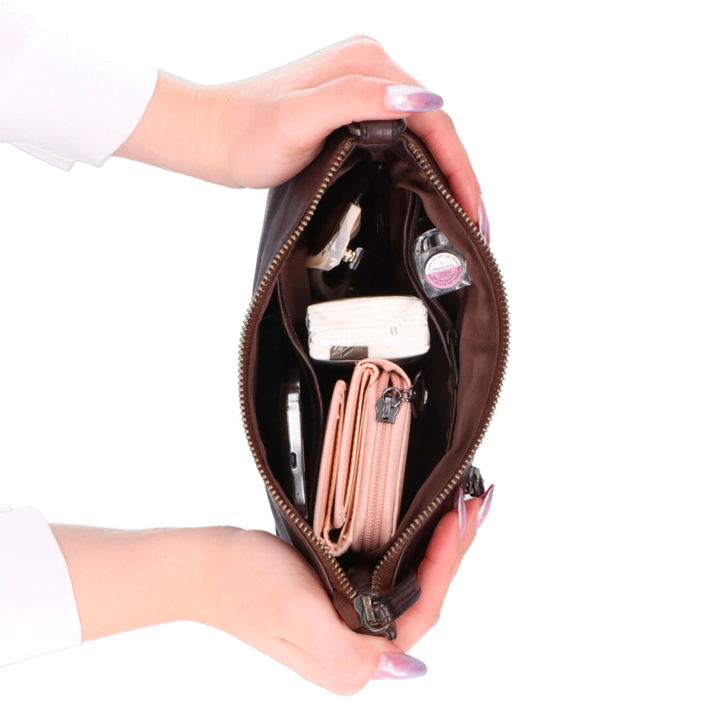 Praktická kožená crossbody na každý den Noelia Bolger materiál kůže zapínání na zip barva hnědá velikost malá NB 2406 H Vnitřek