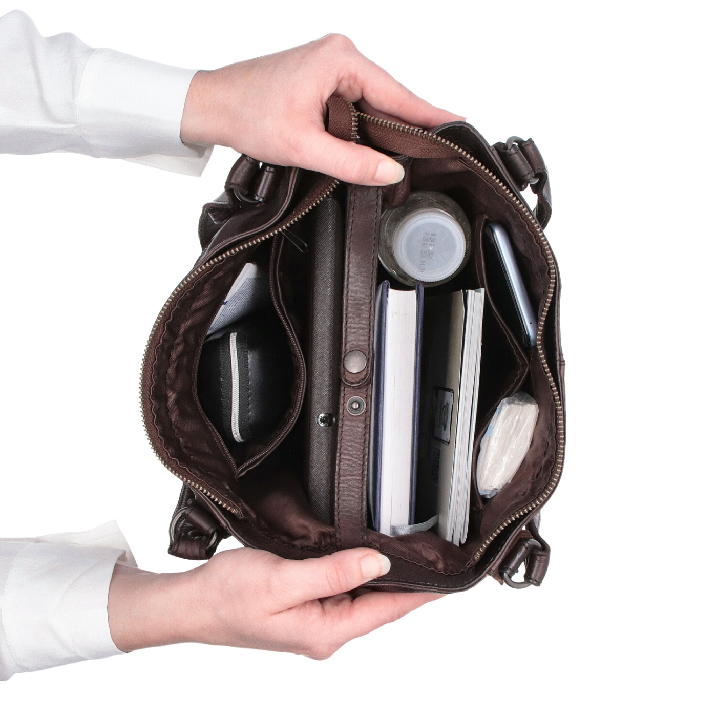 Kožená kabelka přes rameno s možností rozšíření Noelia Bolger materiál kůže zapínání na zip barva hnědá velikost střední NB 2102 H Vnitřek