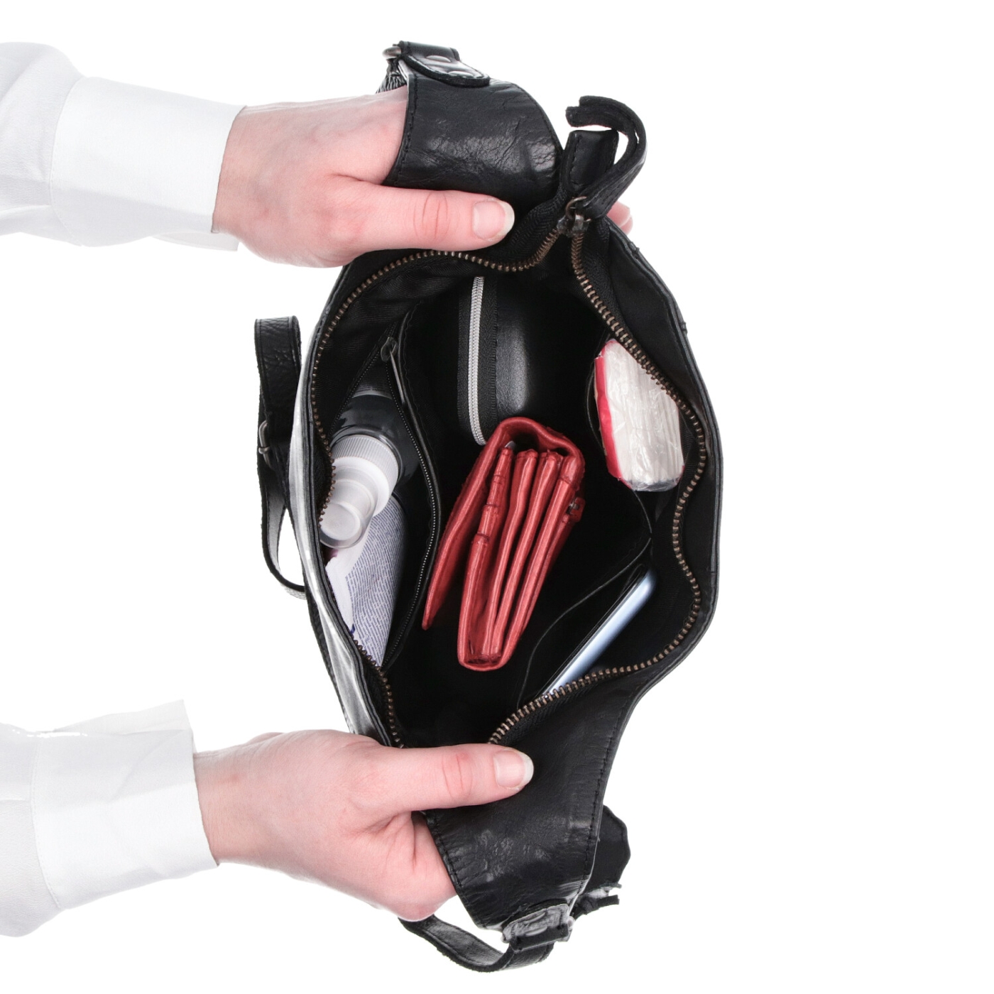 Elegantní kožená crossbody kabelka s kapsami Noelia Bolger materiál kůže zapínání na zip barva černá velikost malá NB 2101 C Vnitřek